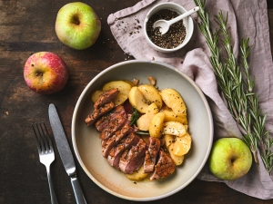 Duck Breast with Apples
